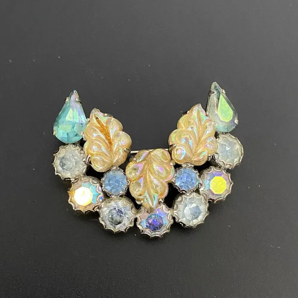 Vintage WEISS Iridescent Crystal & Molded Leaf Crescent Brooch Pin 50s Glam